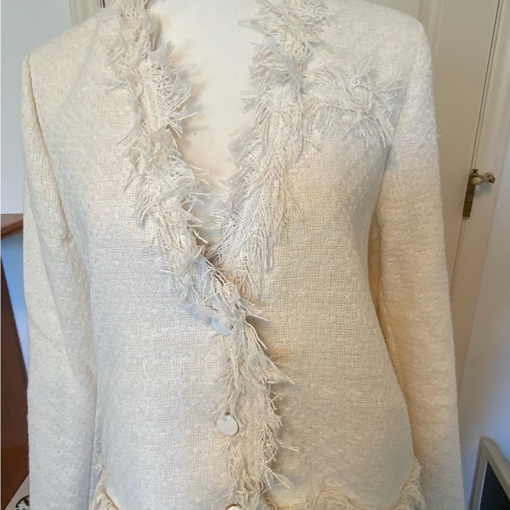 Cream contemporary blazer with buttons